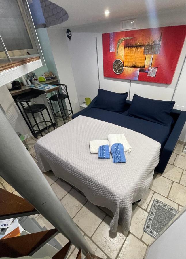 Bed and Breakfast Loft 24 Бриндизи Экстерьер фото